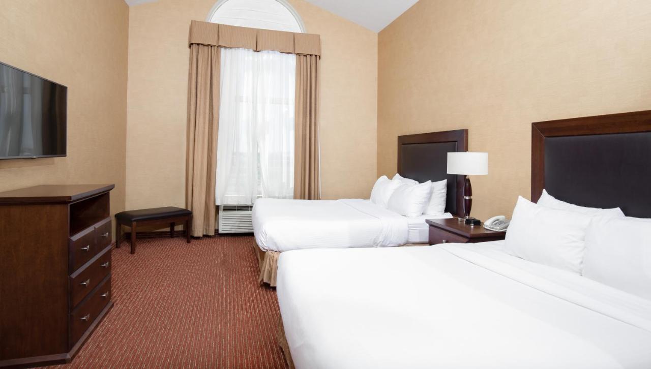 Pomeroy Hotel Fort St. John Екстериор снимка