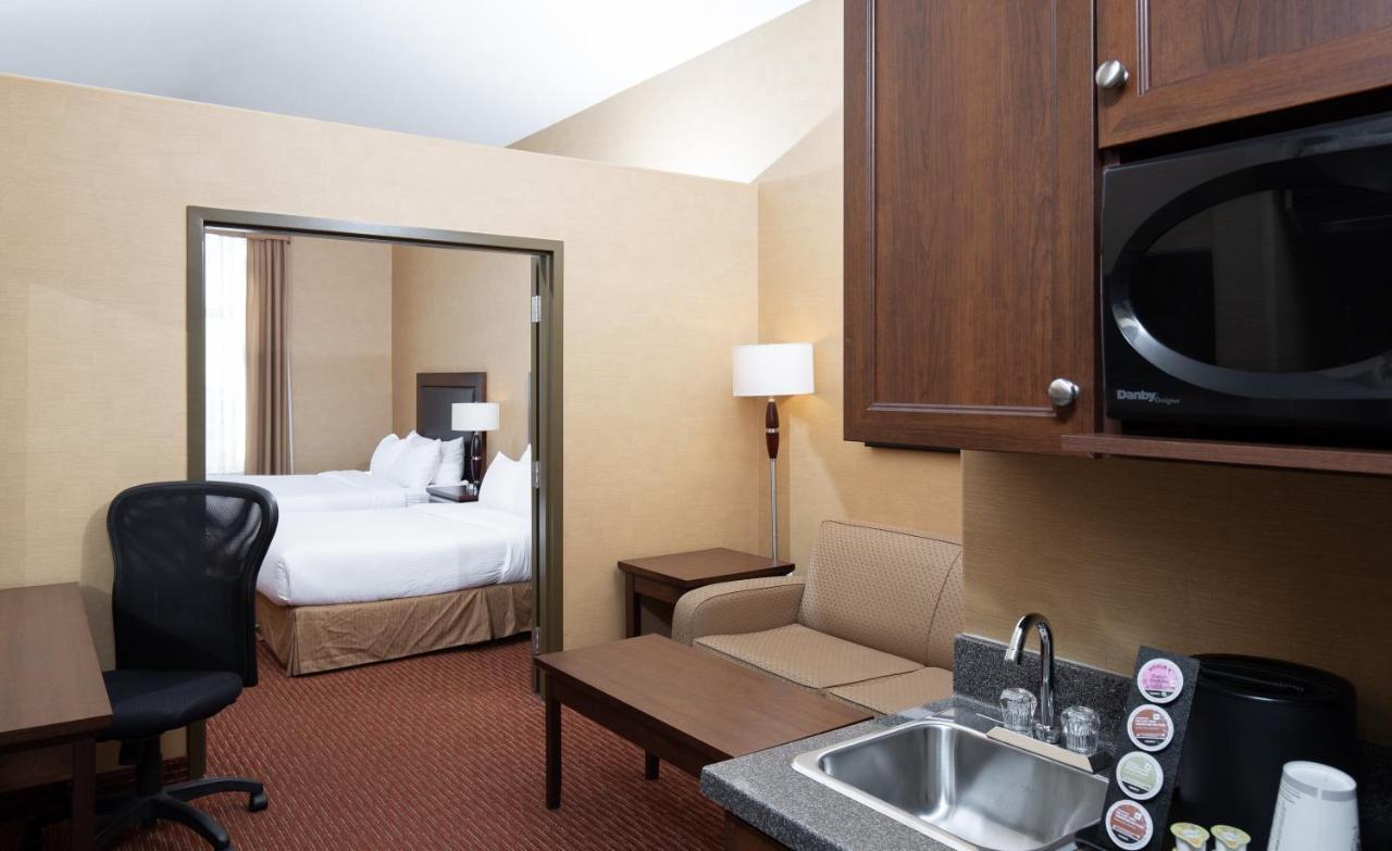 Pomeroy Hotel Fort St. John Екстериор снимка
