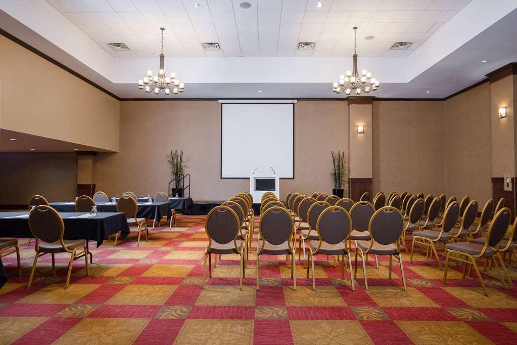 Pomeroy Hotel Fort St. John Съоръжения снимка